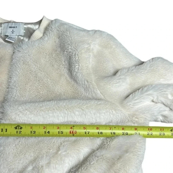 Faux  fur bomber jacket hoodie, zipper, LIKE NEW, cream,detachable hood,mob wife - Picture 11 of 14